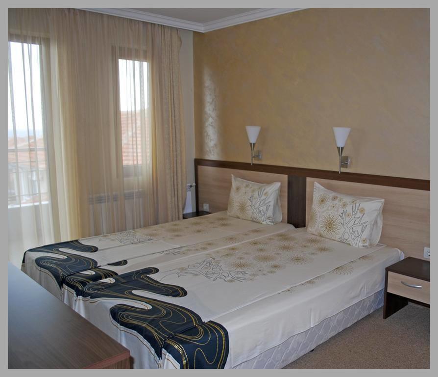 Family Hotel Radiana Sozopol Exterior photo
